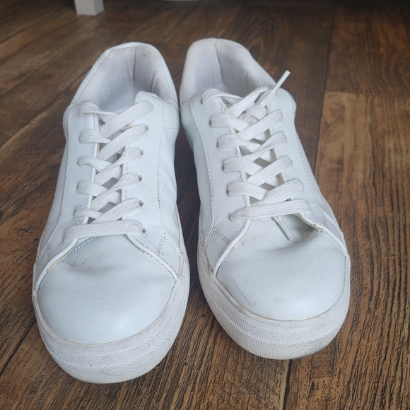 Sleek White Casual Sneakers - Picture 1 of 5